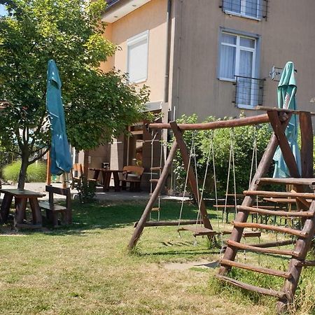 Penzion Arcadia Nové Zámky Εξωτερικό φωτογραφία