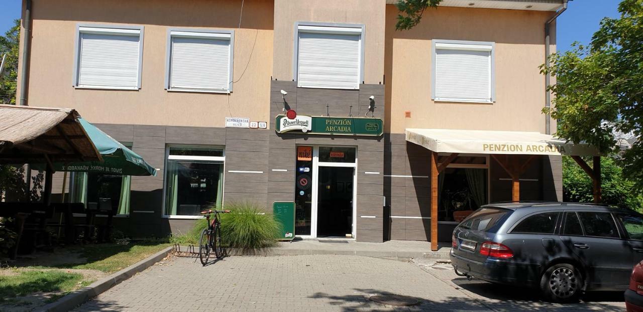 Penzion Arcadia Nové Zámky Εξωτερικό φωτογραφία