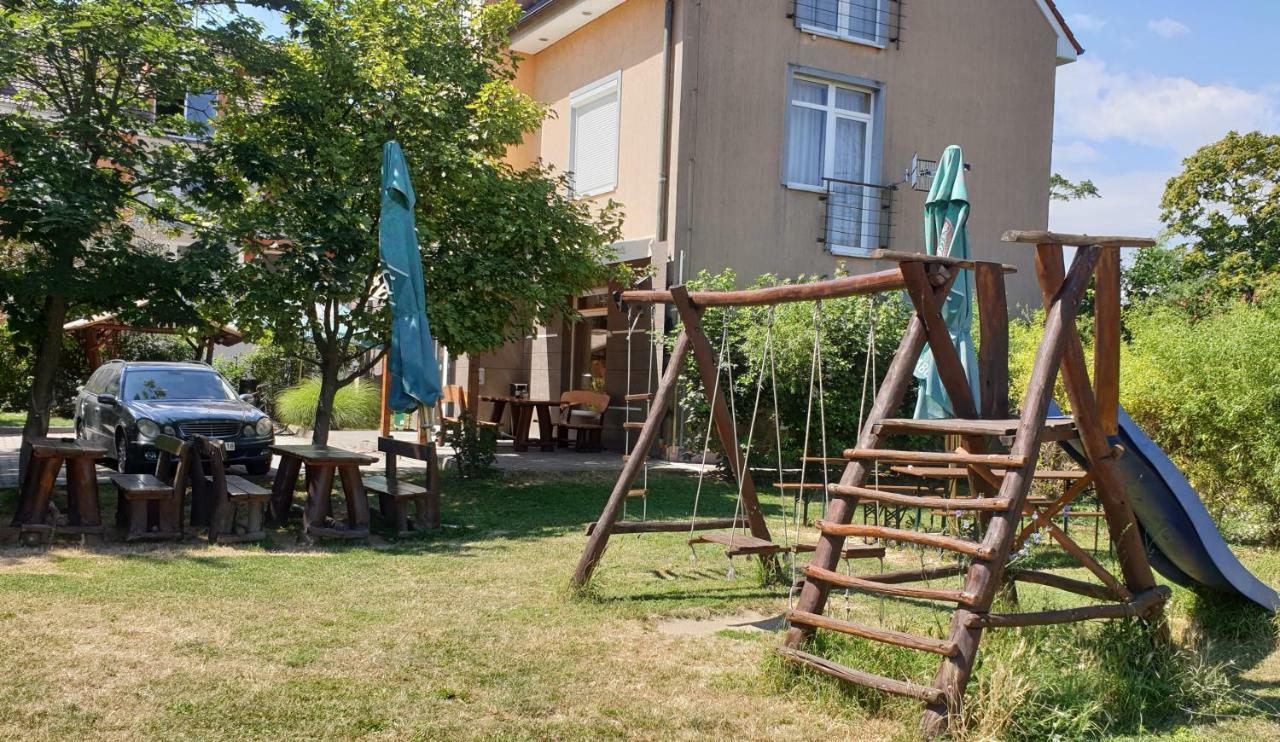 Penzion Arcadia Nové Zámky Εξωτερικό φωτογραφία
